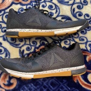 Reebok Speed Trainer Size 10 Black and Gum